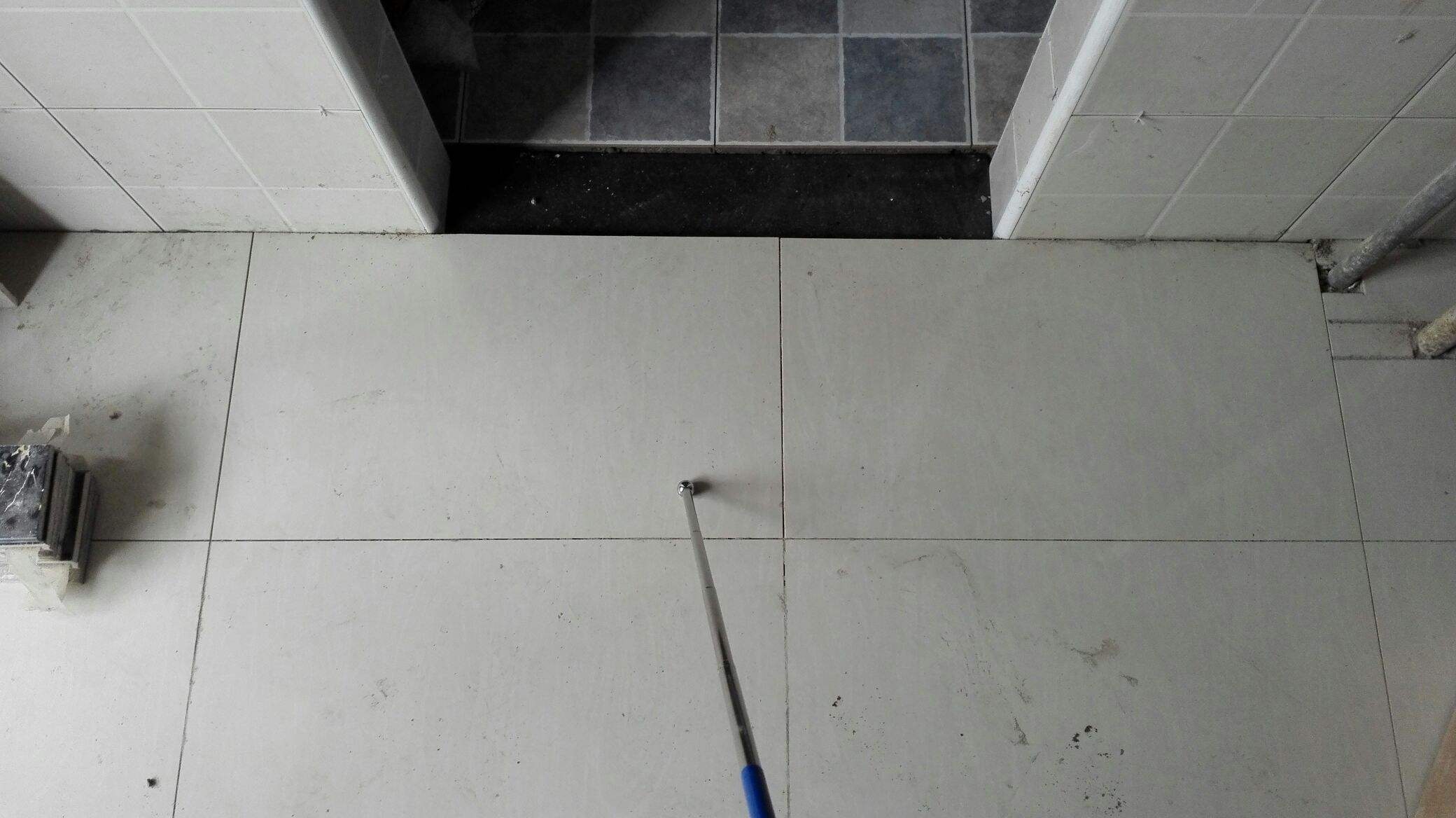 地面瓷砖空鼓了怎么办修复(地面瓷砖空鼓补救方法怎样取下瓷砖)