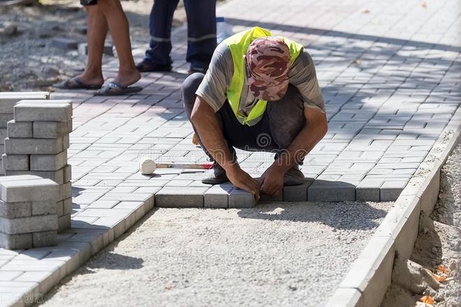 瓷砖修复工人工资高吗(瓷砖修复工人工资高吗多少钱)